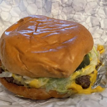 Beth's Burger Bar - Burgers Near Me - Lake Mary, Florida