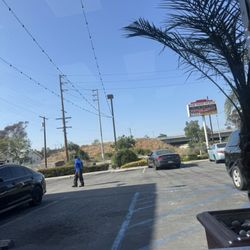 Tacos El Ruizeñor - Parking lot