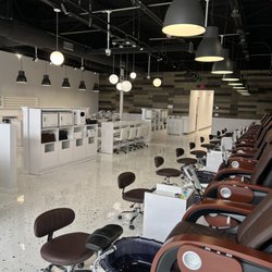 Gel Factory Nail - 10 Pedicure Chairs