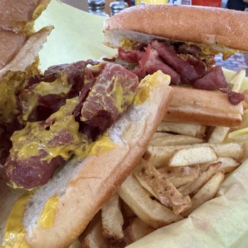 Cambria New Diner - It is served on a sub roll, luke warm. Manager says, 'for the price, this all that goes on the sandwich'. - American Near Me - Cambria, California