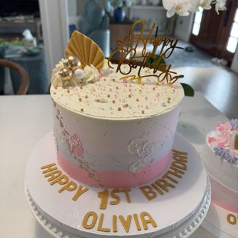 The European Cakery - This was companion to the smash cake. Also good. Chocolate with buttercream. Neither was overly sweet. And they lasted for days. - Bakeries Near Me