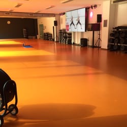 Basic-Fit Antwerpen Hoboken Weerstandlaan Ladies - 1 zaal voor live/virtuele lessen.