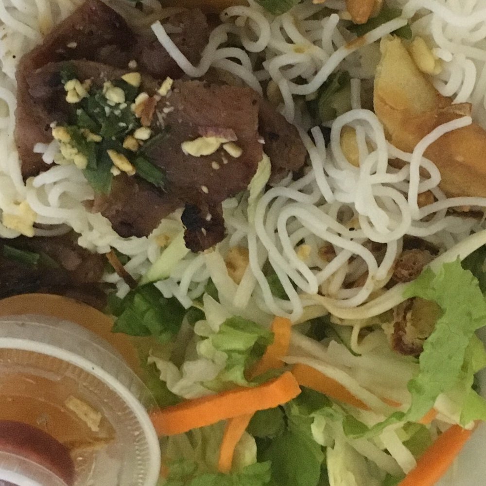Super Pho - Waialae - Spring roll bbq pork with vermecelli (bun) i ate half already - Vietnamese Near Me - Honolulu, Hawaii Super Pho - Waialae - Spring roll bbq pork with vermecelli (bun) i ate half already - Vietnamese Near Me - Honolulu, Hawaii