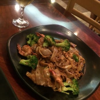 Ocean Thai Cuisine - Pad see ew w shrimp - Thai Near Me - Oceanside, California Ocean Thai Cuisine - Pad see ew w shrimp - Thai Near Me - Oceanside, California