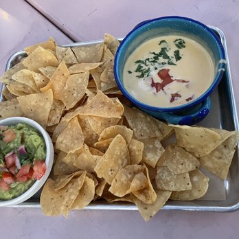 Lonesome Rose - Logan Square - Guacamole and Chile Con Queso - Bars Near Me - Chicago, Illinois Lonesome Rose - Logan Square - Guacamole and Chile Con Queso - Bars Near Me - Chicago, Illinois