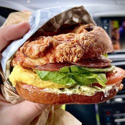 Babes' Bakery - Jalapeño Cheddar bagel for the kick start: 8.3/10 recommend.