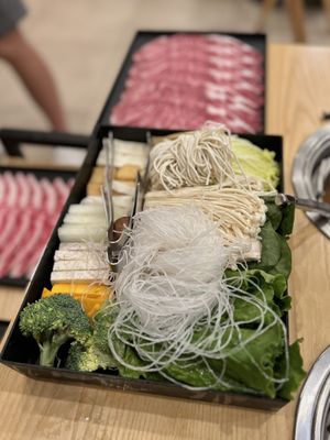 Mumu Hot Pot by null