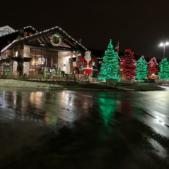 Great Wolf Lodge - GWL all lit up for Christmas - Hotels Near Me - Niagara Falls, Ontario Great Wolf Lodge - GWL all lit up for Christmas - Hotels Near Me - Niagara Falls, Ontario