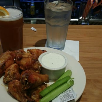 Old Chicago Pizza + Taproom - Sweet Thai Chilli wings with a nice cold Blue Moon. The water is only there for commercial purposes. Lol - Pizza Near Me - Columbia, South Carolina