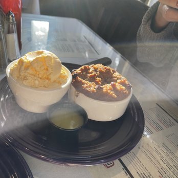Mama J's Kitchen - Bread pudding and ice cream on side - Soul Food Near Me - Richmond, Virginia