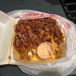 Old pastrami soggy fries not even the air fryer can save this. Below par one star