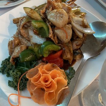 Le Dish - Chicken with Jumbo Scallops in Black Pepper Sauce - Chinese Near Me - Hamilton Township, New Jersey
