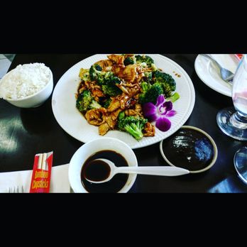 Red Tiger Dumpling House - Chicken & Broccoli - Shanghainese Near Me - Stony Brook, New York