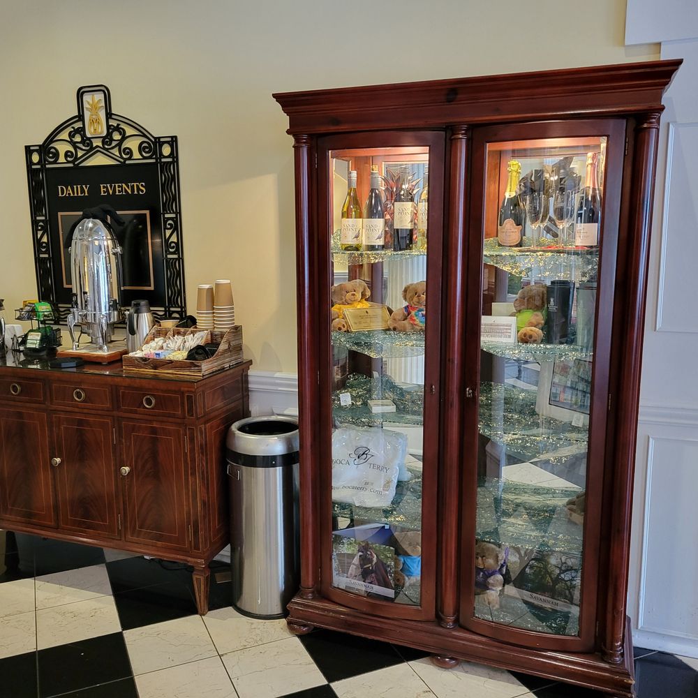 The Marshall House - Hotels Near Me - Savannah, Georgia