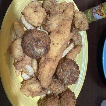 Dee's Hang Out - Dee's Seafood Platter - Cajun/Creole Near Me - Panama City Beach, Florida Dee's Hang Out - Dee's Seafood Platter - Cajun/Creole Near Me - Panama City Beach, Florida