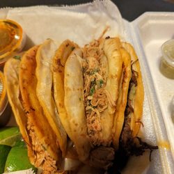 Salsa Taqueria & Wings - Chicken Birria taco