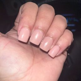 The ring finger is "chrome" (she said she wanted to try it out on me,  it cost me extra and i don't see the difference :/