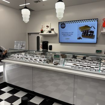 See's Candies - Chocolatiers & Shops Near Me - Costa Mesa, California See's Candies - Chocolatiers & Shops Near Me - Costa Mesa, California
