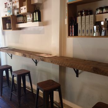 Café de' Mercanti - Quelques bancs mais des tables de l'autre coté - Coffee & Tea Near Me - Montreal, Quebec Café de' Mercanti - Quelques bancs mais des tables de l'autre coté - Coffee & Tea Near Me - Montreal, Quebec