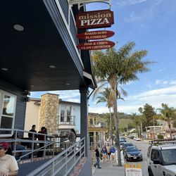 Mission Pizza - Outside