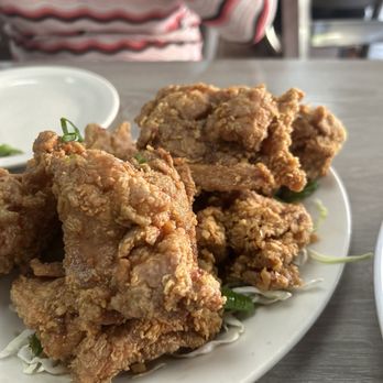 Side Street Inn - Garlic fried chicken - Sports Bars Near Me - Honolulu, Hawaii Side Street Inn - Garlic fried chicken - Sports Bars Near Me - Honolulu, Hawaii