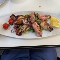 Fischviertel am Naschmarkt - Grilled squids.