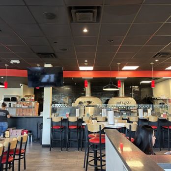 V Pizza - Open kitchen - Pizza Near Me - Orlando, Florida