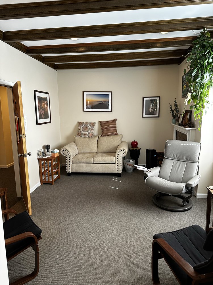 Wisdom Tree Therapy - grief counselor in Hartford, CT