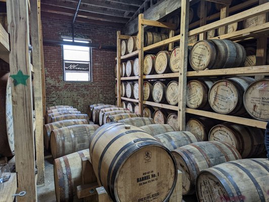 Kentucky Peerless Distilling Co by null
