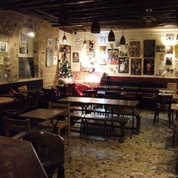 Les Pieds sous la Table - French Near Me - Paris, 75