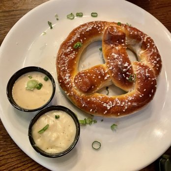The Oak Barrel - Pretzel appetizer - Brasseries Near Me - Valley View, Ohio