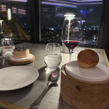Le Jules Verne - French Near Me - Paris, 75