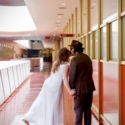 Sparkling white wedding dress! No stains in sight! Sparkling white wedding dress! No stains in sight!