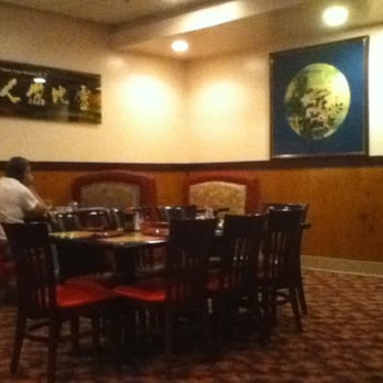 Heaven Dragon - Subdued lighting makes for slightly fancy coziness. - Chinese Near Me - Broomfield, Colorado