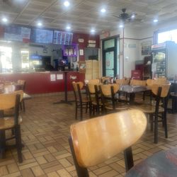 Fratelli's Pizzeria - Inside