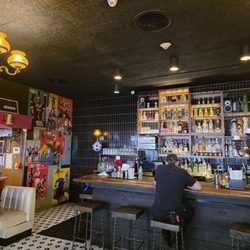 La Esquina - Midtown - Bar, booth, posters