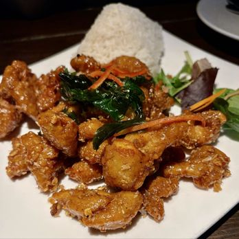 Noi Thai Cuisine - Crispy Garlic Chicken ($15.95) aurite - Thai Near Me - Seattle, Washington Noi Thai Cuisine - Crispy Garlic Chicken ($15.95) aurite - Thai Near Me - Seattle, Washington