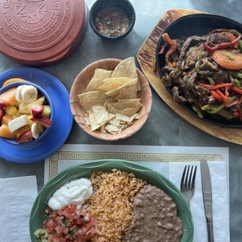 Cafe El Palomar - Carne Asada Fajitas Lunch special with side of fruit - Mexican Near Me - Santa Cruz, California Cafe El Palomar - Carne Asada Fajitas Lunch special with side of fruit - Mexican Near Me - Santa Cruz, California