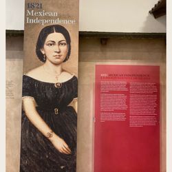 LA Plaza de Cultura y Artes - Mexican women are pretty. #pov