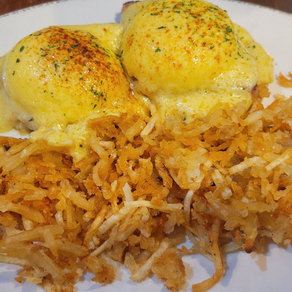 Columbine Cafe - Eggs Benedict with Ham and Extra Crispy Hash Browns - American Near Me - Breckenridge, Colorado Columbine Cafe - Eggs Benedict with Ham and Extra Crispy Hash Browns - American Near Me - Breckenridge, Colorado