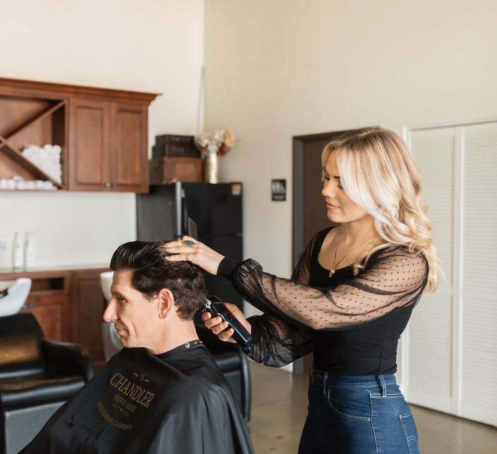 The Blonde Barber Logo