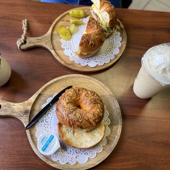 Alison’s Cafe House - Jalapeño bagel, smoothie, and breakfast sandwich - Coffee & Tea Near Me - Turlock, California