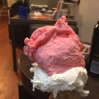 Gelato Mio - Classic refreshing combination of Vaniglia and Fragola. Perfetto! - Desserts Near Me - London, XGL Gelato Mio - Classic refreshing combination of Vaniglia and Fragola. Perfetto! - Desserts Near Me - London, XGL