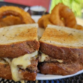 Davie Tavern - Patty melt - New American Near Me - Bermuda Run, North Carolina