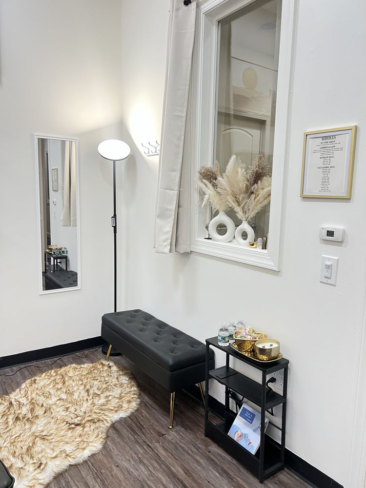 The Wax And Brow Center Logo