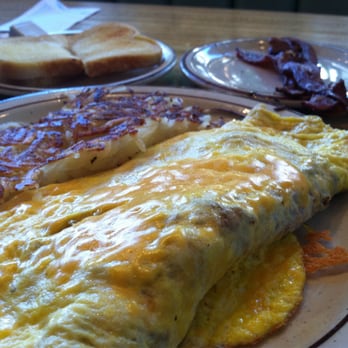 Joe Brown's Cafe - Taco Omelette with hashbrowns, sour dough toast, scrambled eggs and a side of bacon! - Diners Near Me - Vancouver, Washington