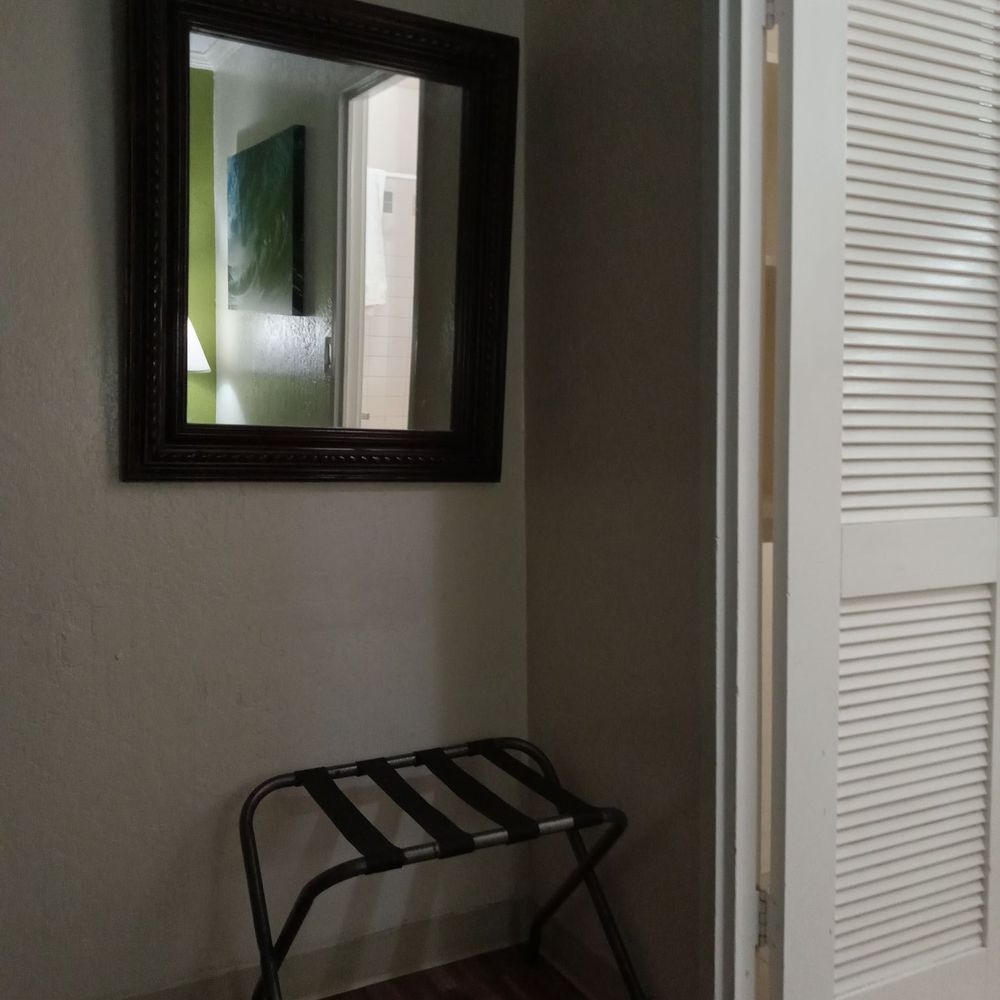 Pacific Marina Inn - Living room - Hotels Near Me - Honolulu, Hawaii