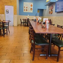 Ling’s foodie Hub - Inside.