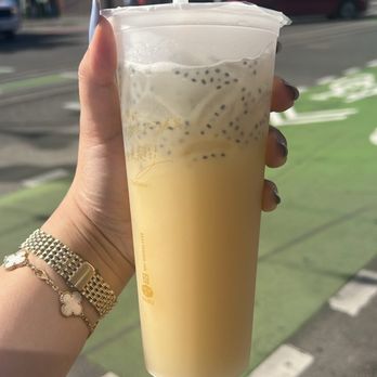 ComeBuy Tea - Lychee oolong with basil seeds - Bubble Tea Near Me - Seattle, Washington