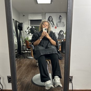 Roots Radicals Salon - Touch up with Leonor - Hair Salons Near Me - Brooklyn, New York Roots Radicals Salon - Touch up with Leonor - Hair Salons Near Me - Brooklyn, New York